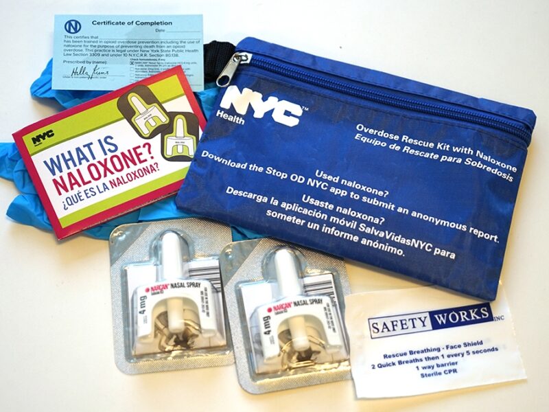 naloxone_kit